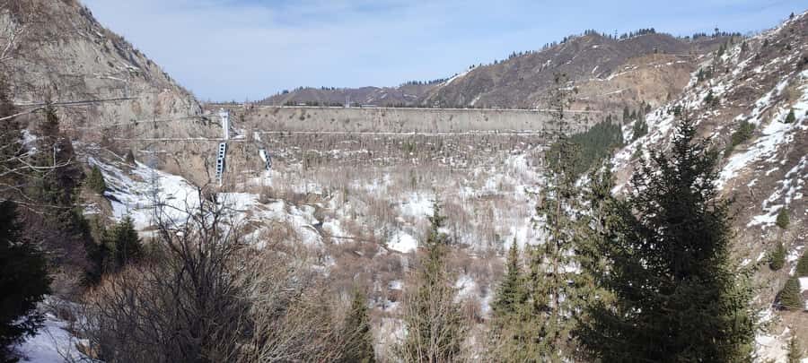 Almaty's Mountain Wonders: Medeu & Shymbulak - The guide: why multilingual explanations matter on mountains